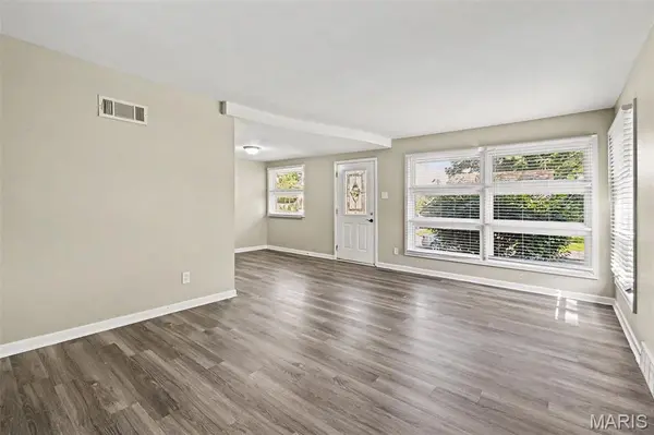 30 Saint Edward LN, Florissant, MO 63033
