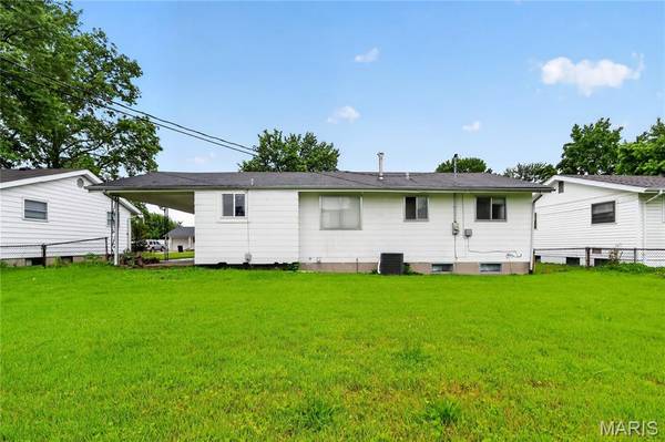 495 Benne DR, Florissant, MO 63031