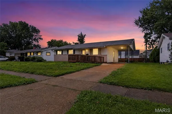 495 Benne DR, Florissant, MO 63031