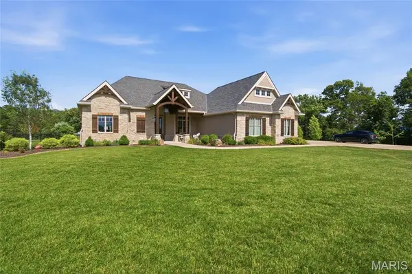 9420 Gilmore Lake RD, Columbia, IL 62236