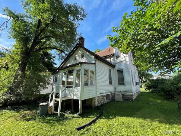 714 Monroe ST, St Charles, MO 63301