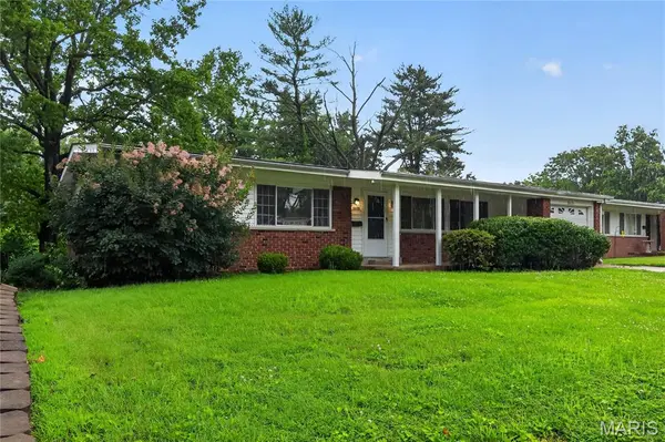 3625 Hambletonian DR, Florissant, MO 63033