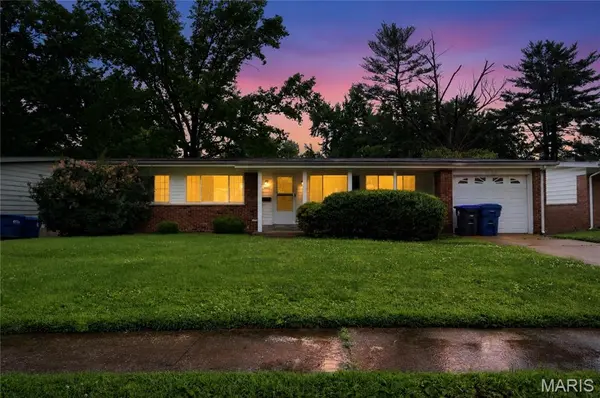 3625 Hambletonian DR, Florissant, MO 63033
