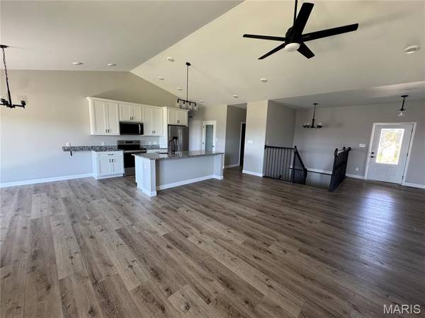 726 Deerfield LN, Farmington, MO 63640
