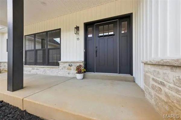 15 Woodline DR, Winfield, MO 63389