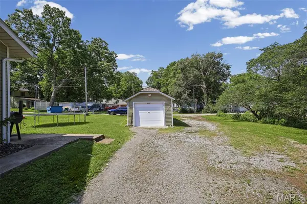 1451 Franklin ST, Carlyle, IL 62231