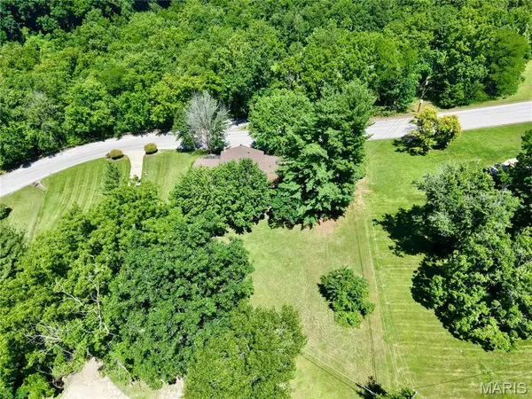 4 El Rancho DR, Hannibal, MO 63401
