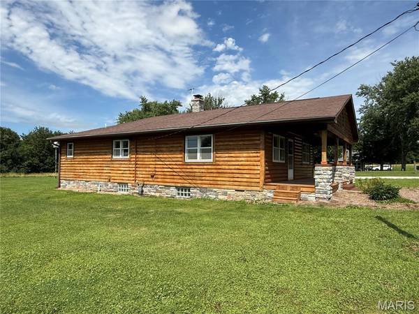 519 E Walnut ST, Perry, MO 63462