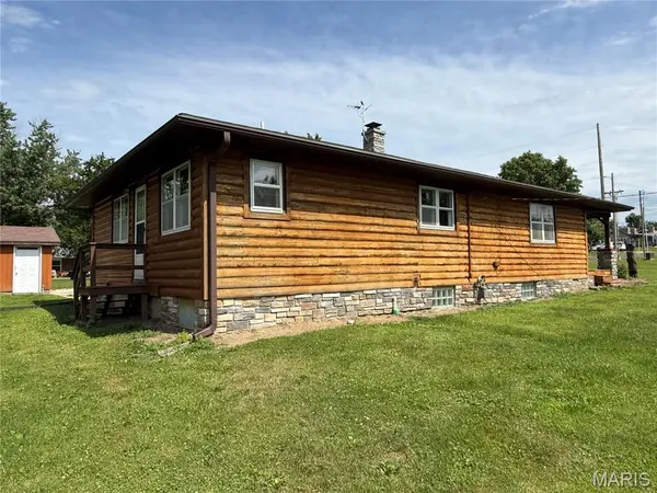 519 E Walnut ST, Perry, MO 63462
