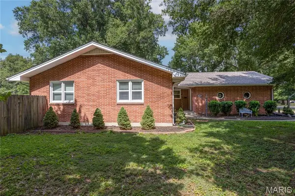 900 Hawthorn DR, Sikeston, MO 63801