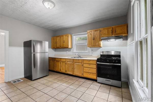7033 Julian AVE, University City, MO 63130