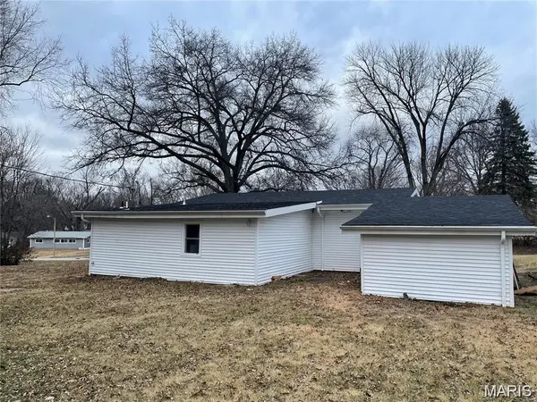 8428 Saint Olaf DR, St Louis, MO 63134