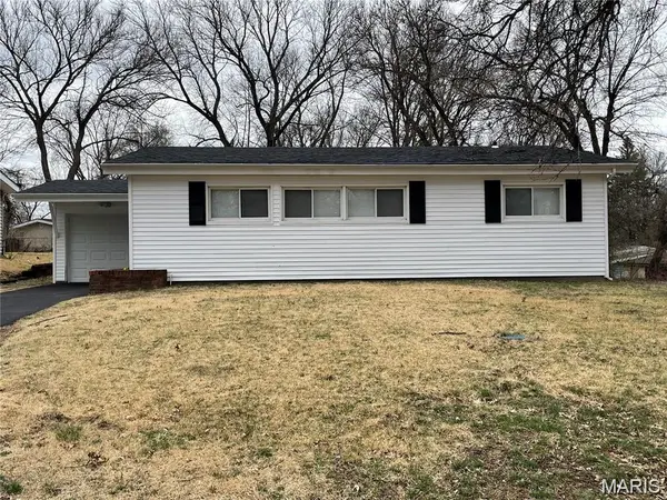 8428 Saint Olaf DR, St Louis, MO 63134