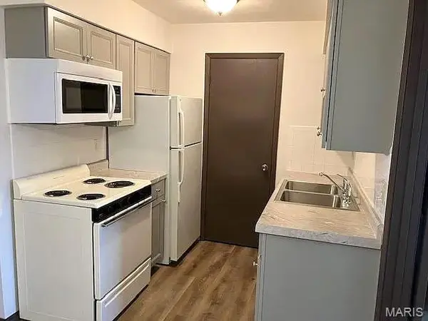 8 N 45TH ST #1, Belleville, IL 62226