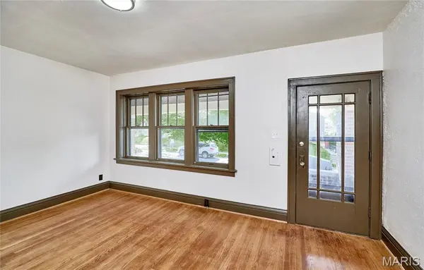5021 Ray AVE, St Louis, MO 63116