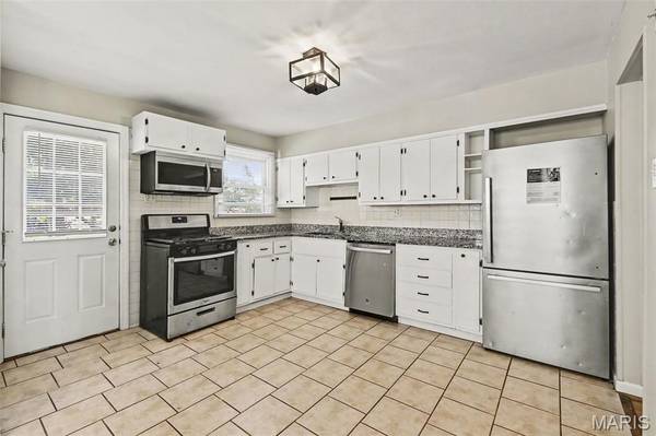 570 Saint Christina LN, Florissant, MO 63031