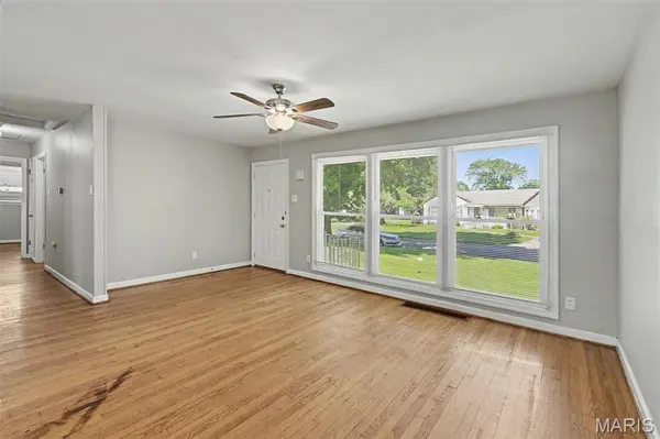 570 Saint Christina LN, Florissant, MO 63031