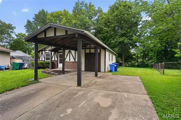 2423 Soundview CT, Florissant, MO 63031
