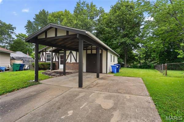 2423 Soundview CT, Florissant, MO 63031