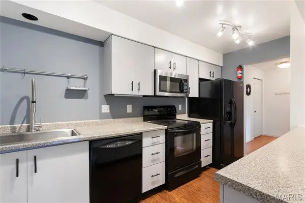 5567 Pershing AVE #2W, St Louis, MO 63112