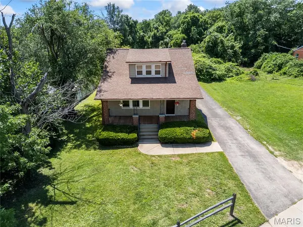 11165 Old Halls Ferry RD, St Louis, MO 63136
