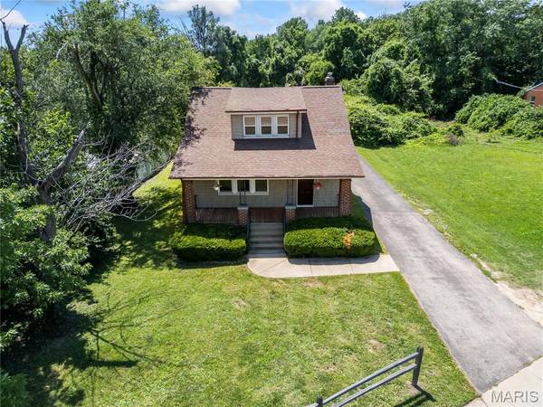 11165 Old Halls Ferry RD, St Louis, MO 63136