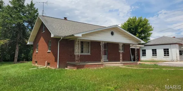 425 W Market ST, Red Bud, IL 62278