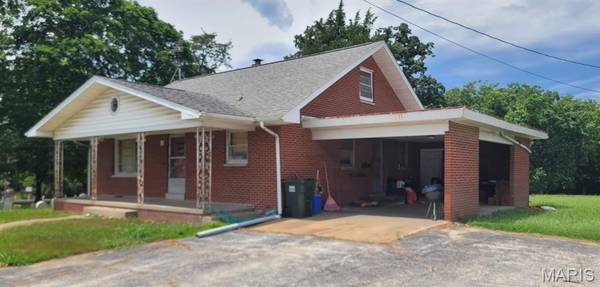 425 W Market ST, Red Bud, IL 62278