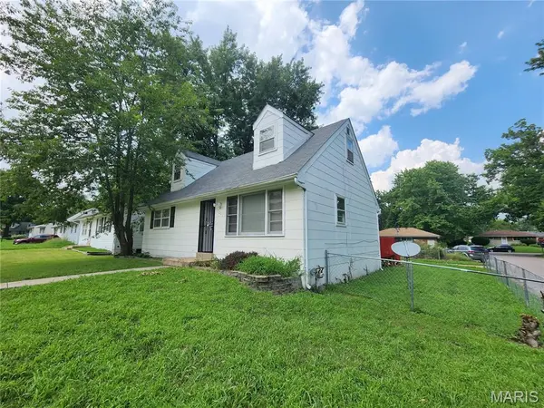 1201 Walker AVE, St Louis, MO 63138