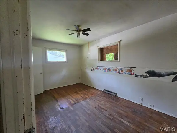 905 S Prairie St, Sikeston, MO 63801