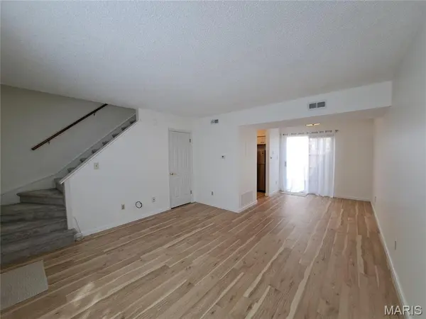 1630 E Swan CIR, Brentwood, MO 63144