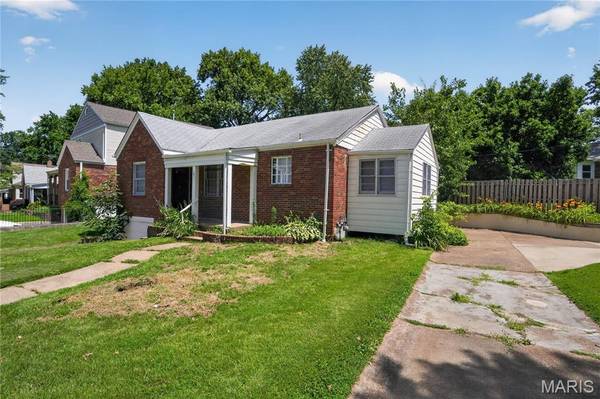 9013 Pallardy LN, Overland, MO 63114
