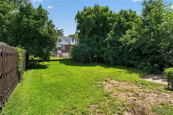 9013 Pallardy LN, Overland, MO 63114
