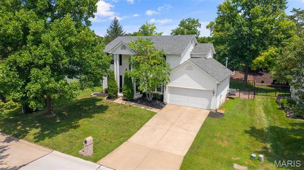 876 Emerald Place DR, St Charles, MO 63304