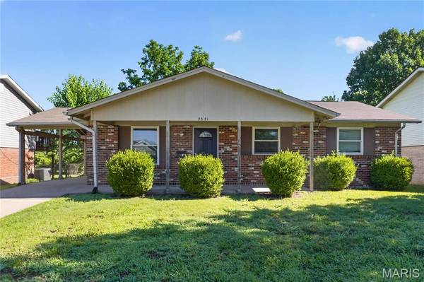 2371 Farflung DR, Florissant, MO 63031