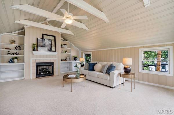 81 Heatherbrook LN, Kirkwood, MO 63122