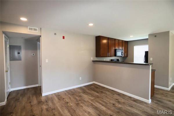 15103 Spring Creek LN, O'fallon, MO 63368