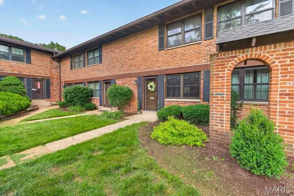 7903 Royal Arms CT, Crestwood, MO 63123