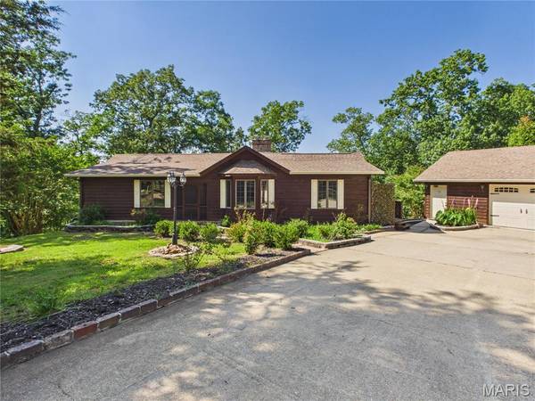 696 Radcliff LN, Poplar Bluff, MO 63901