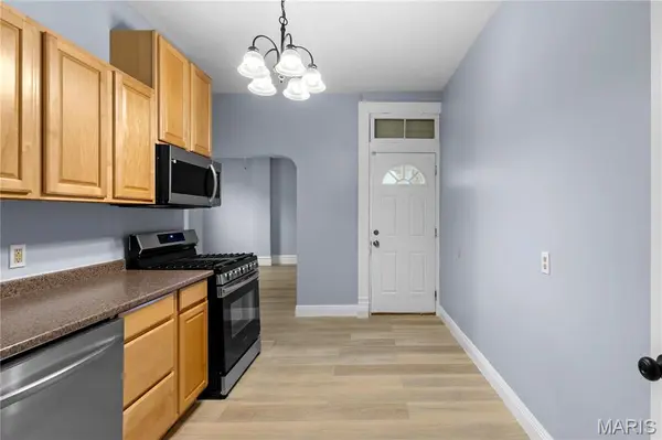 811 Regina AVE, St Louis, MO 63125