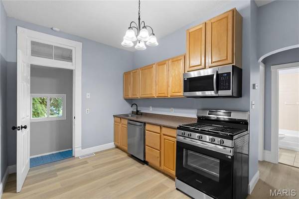 811 Regina AVE, St Louis, MO 63125