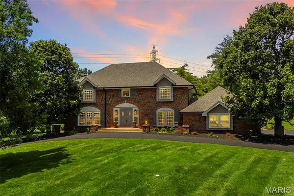 12405 Montsouris DR, Creve Coeur, MO 63141