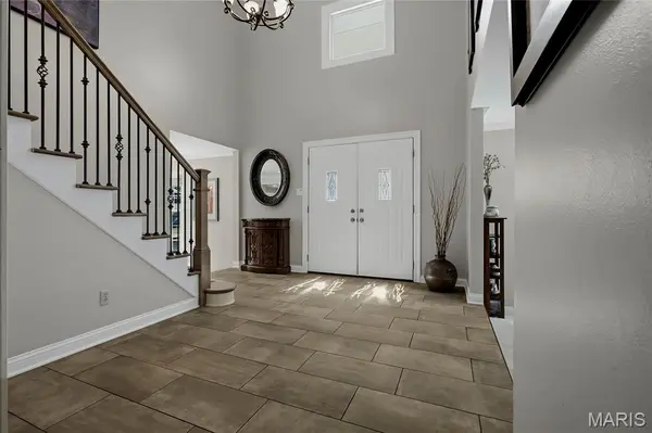 12405 Montsouris DR, Creve Coeur, MO 63141