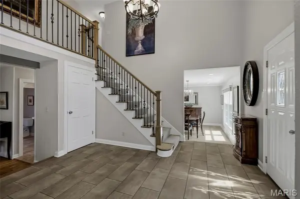 12405 Montsouris DR, Creve Coeur, MO 63141