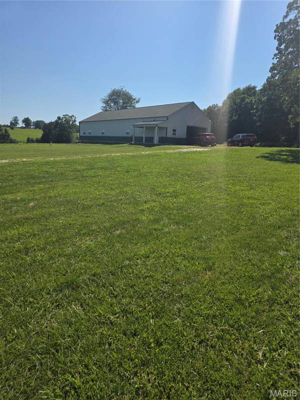 889 Hagen DR, St Clair, MO 63077