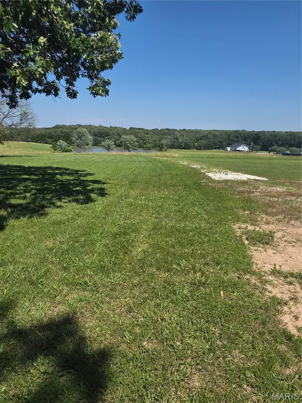 889 Hagen DR, St Clair, MO 63077