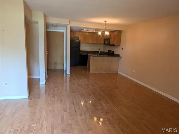 1380 Heritage LNDG #106, St Charles, MO 63303