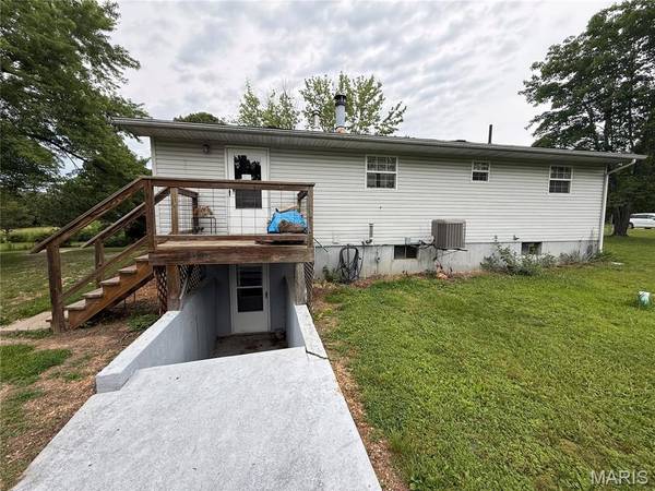 466 Highway 8 East, Steelville, MO 65565