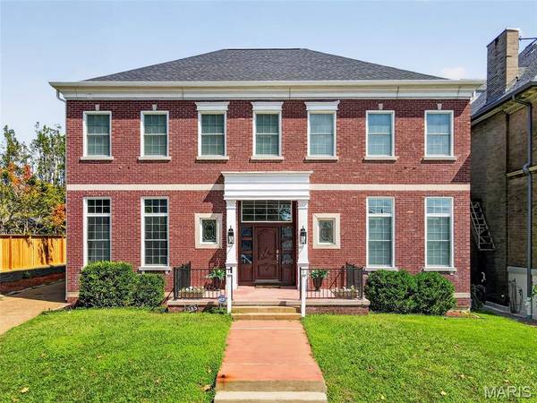 5285 Washington PL, St Louis, MO 63108