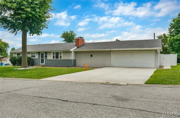 4 Hazelwood LN, Hazelwood, MO 63042